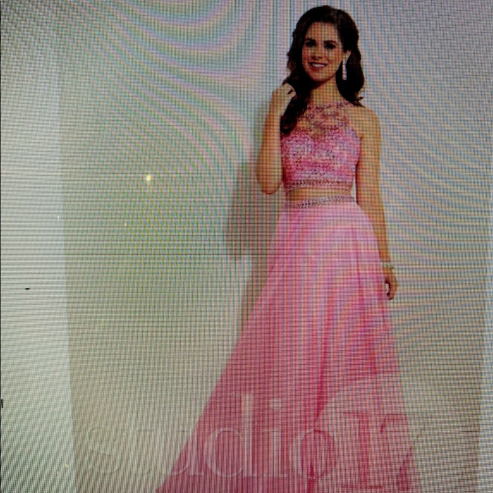 Prom dress size 4 never worn